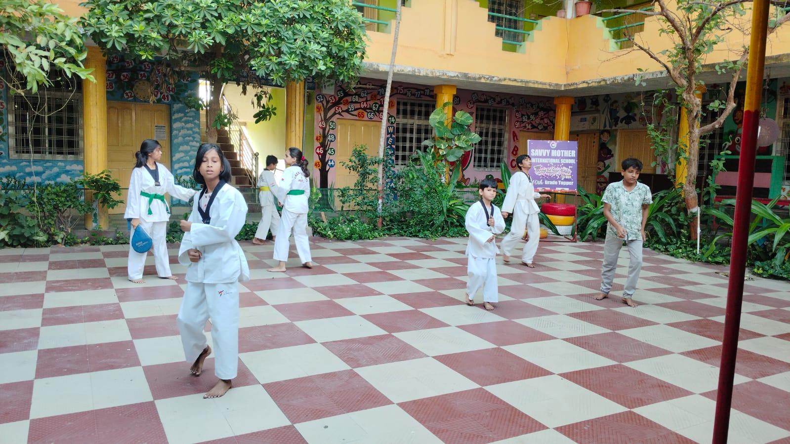 Teacher-supervised outdoor physical activity